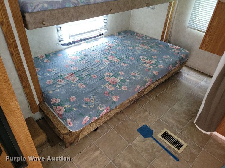 image for item JO9128 2005 Forest River Cherokee Lite  camper