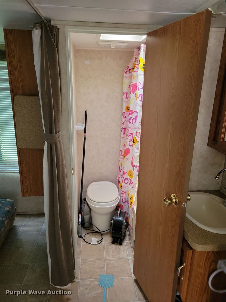 image for item JO9128 2005 Forest River Cherokee Lite  camper