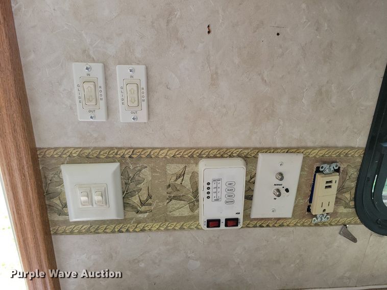 image for item JO9128 2005 Forest River Cherokee Lite  camper