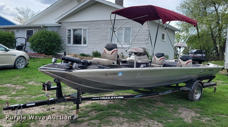 image for item JO9129 2001 Bass Tracker Pro 185  boat