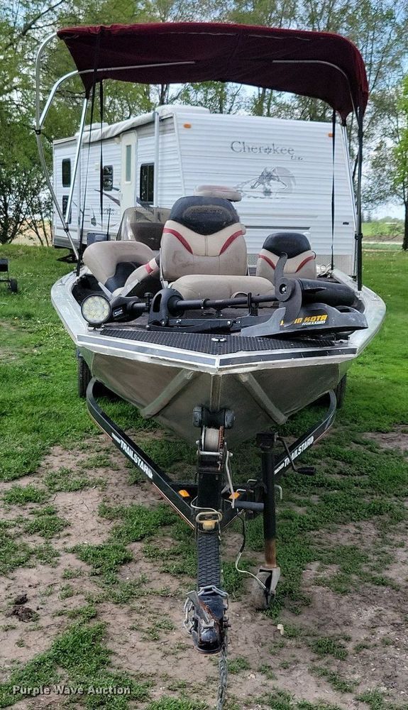 image for item JO9129 2001 Bass Tracker Pro 185  boat