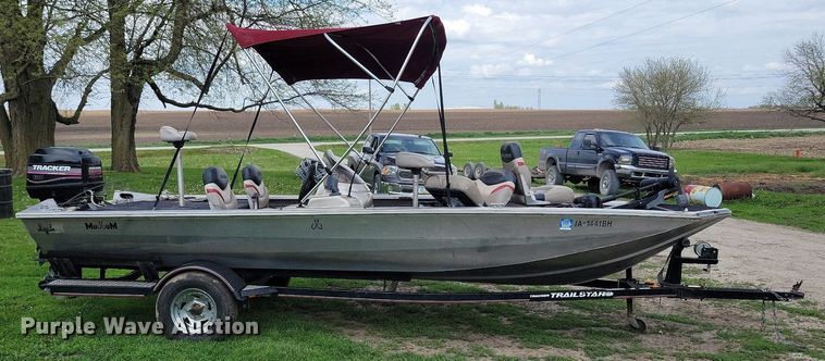 image for item JO9129 2001 Bass Tracker Pro 185  boat
