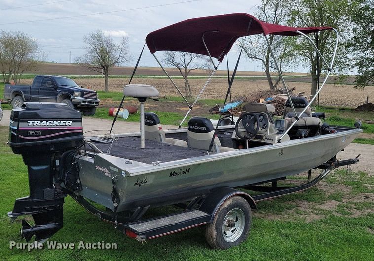 image for item JO9129 2001 Bass Tracker Pro 185  boat