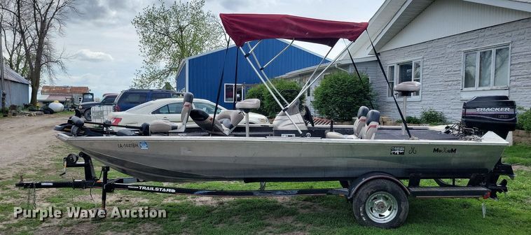 image for item JO9129 2001 Bass Tracker Pro 185  boat