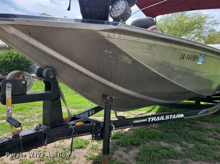 image for item JO9129 2001 Bass Tracker Pro 185  boat