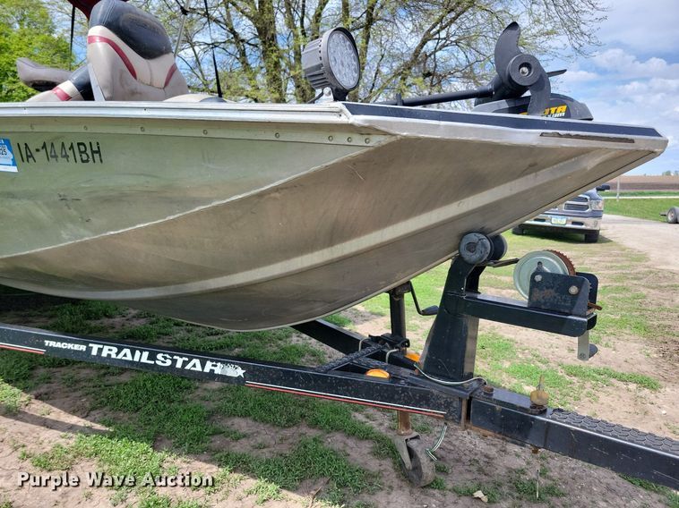 image for item JO9129 2001 Bass Tracker Pro 185  boat