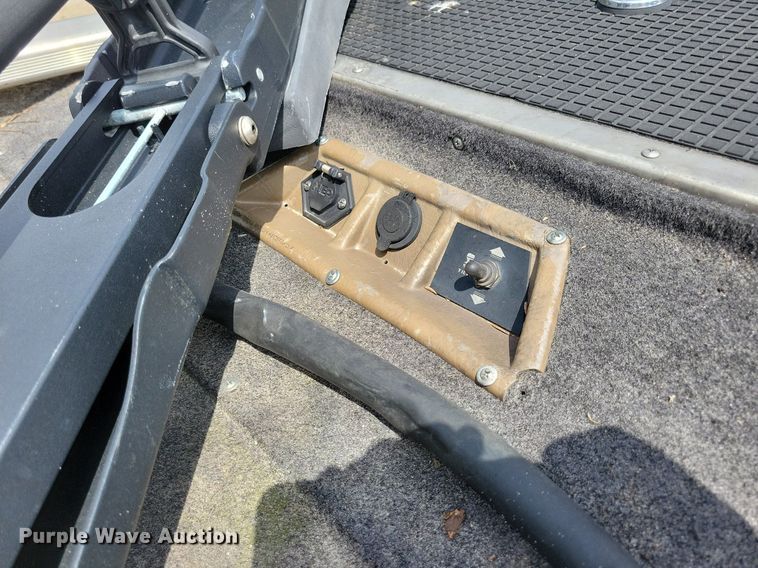 image for item JO9129 2001 Bass Tracker Pro 185  boat