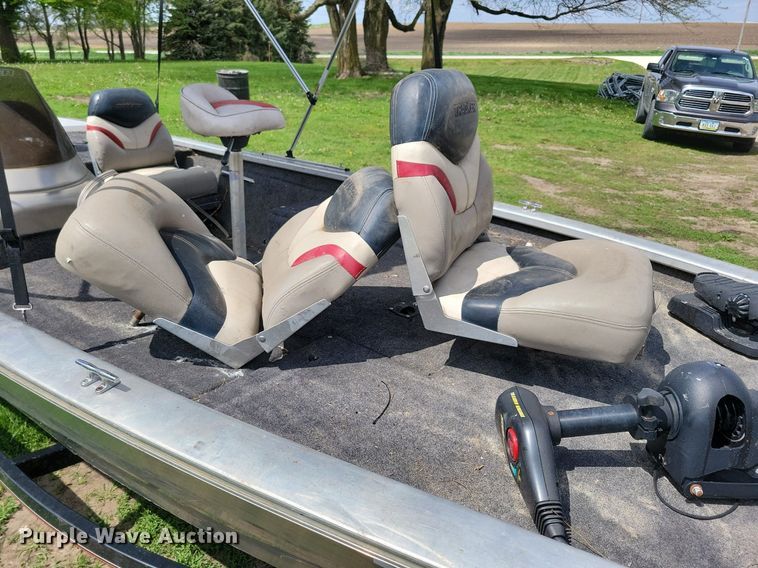 image for item JO9129 2001 Bass Tracker Pro 185  boat