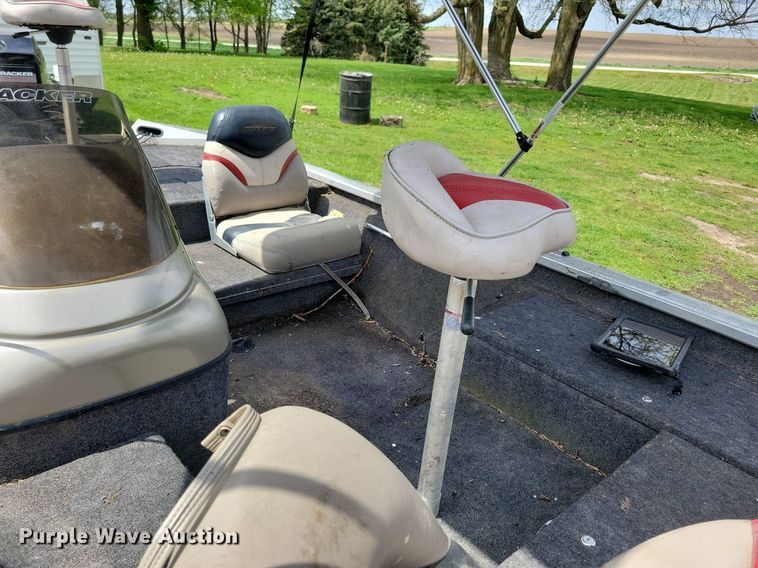 image for item JO9129 2001 Bass Tracker Pro 185  boat