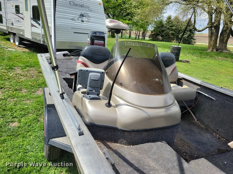 image for item JO9129 2001 Bass Tracker Pro 185  boat