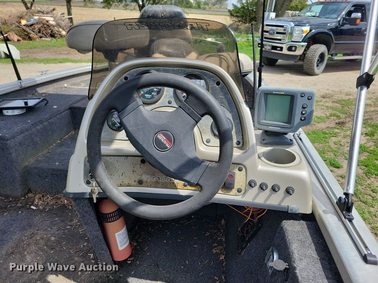 image for item JO9129 2001 Bass Tracker Pro 185  boat