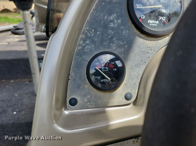 image for item JO9129 2001 Bass Tracker Pro 185  boat