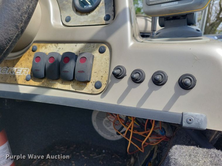 image for item JO9129 2001 Bass Tracker Pro 185  boat