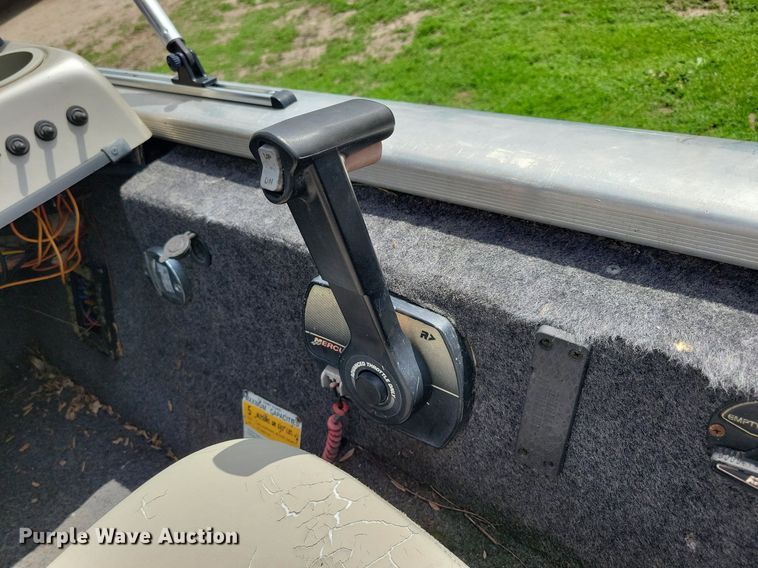 image for item JO9129 2001 Bass Tracker Pro 185  boat