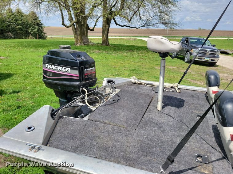 image for item JO9129 2001 Bass Tracker Pro 185  boat