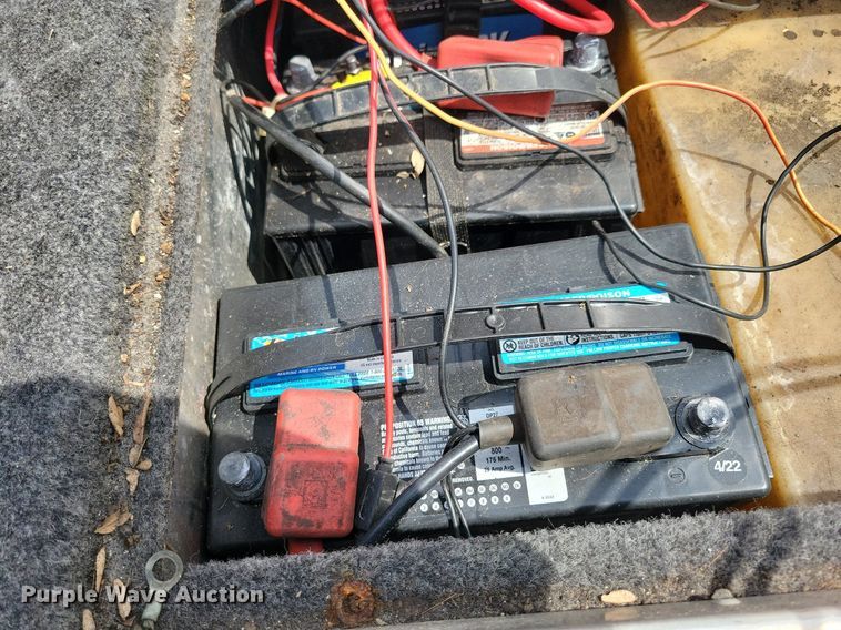 image for item JO9129 2001 Bass Tracker Pro 185  boat