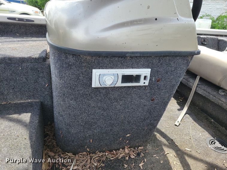 image for item JO9129 2001 Bass Tracker Pro 185  boat