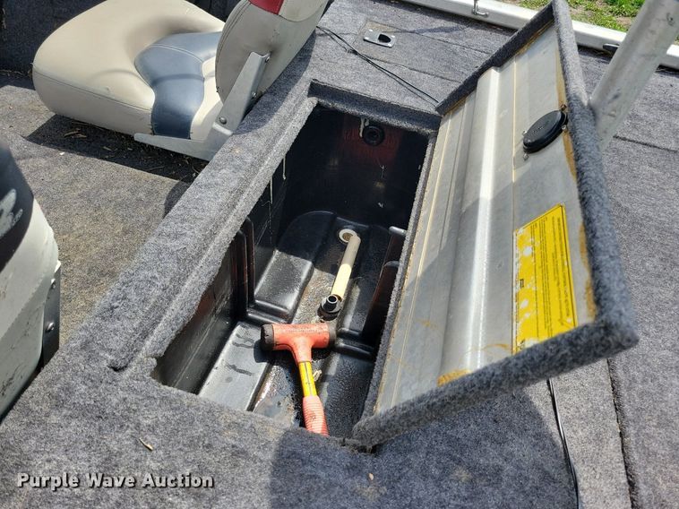 image for item JO9129 2001 Bass Tracker Pro 185  boat