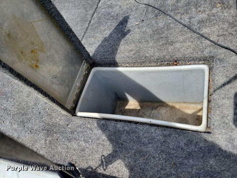 image for item JO9129 2001 Bass Tracker Pro 185  boat