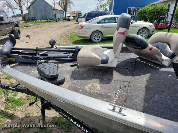 image for item JO9129 2001 Bass Tracker Pro 185  boat