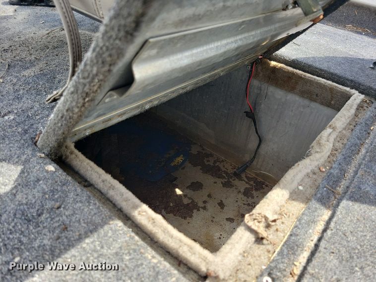 image for item JO9129 2001 Bass Tracker Pro 185  boat