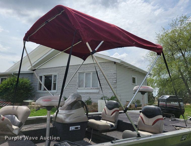 image for item JO9129 2001 Bass Tracker Pro 185  boat