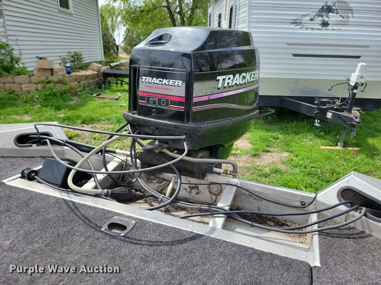 image for item JO9129 2001 Bass Tracker Pro 185  boat