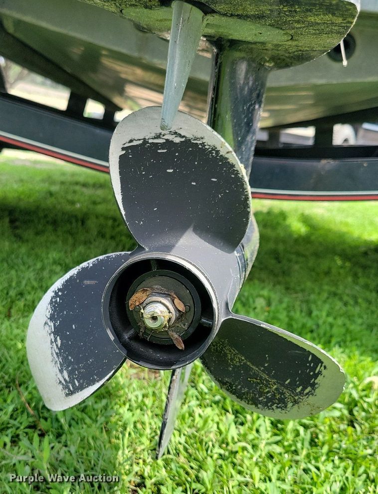 image for item JO9129 2001 Bass Tracker Pro 185  boat