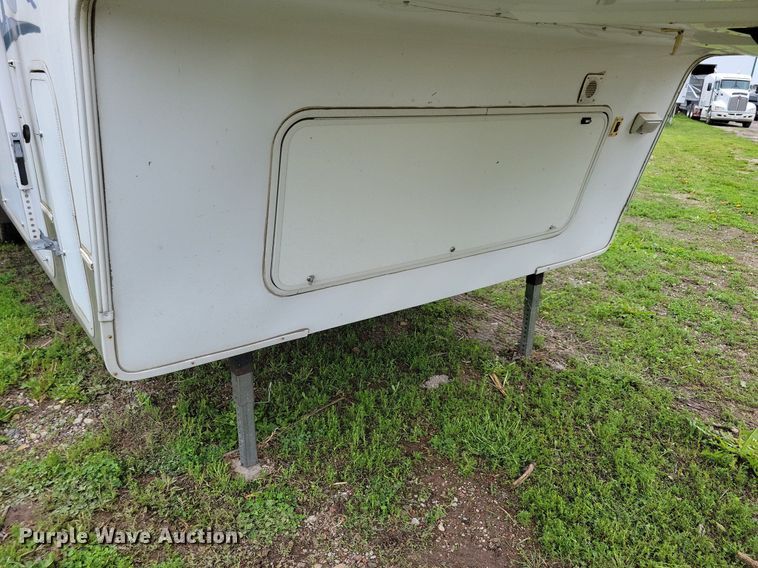 image for item JO9131 2004 Keystone Cougar  camper