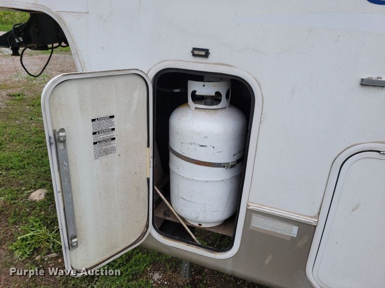 image for item JO9131 2004 Keystone Cougar  camper