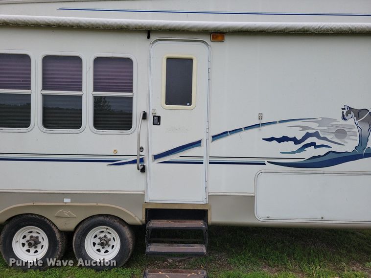 image for item JO9131 2004 Keystone Cougar  camper