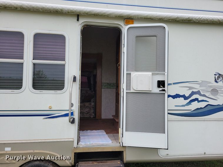 image for item JO9131 2004 Keystone Cougar  camper