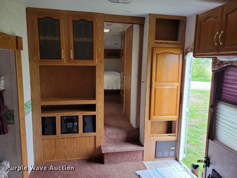 image for item JO9131 2004 Keystone Cougar  camper