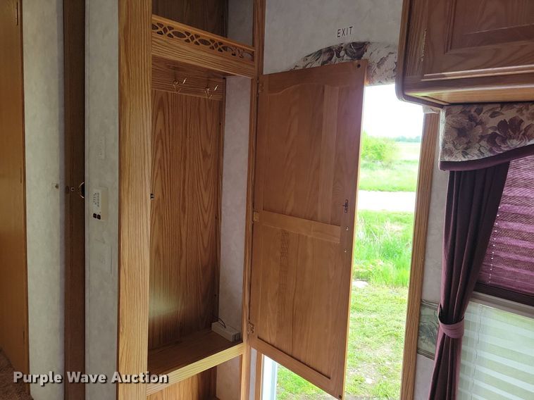 image for item JO9131 2004 Keystone Cougar  camper