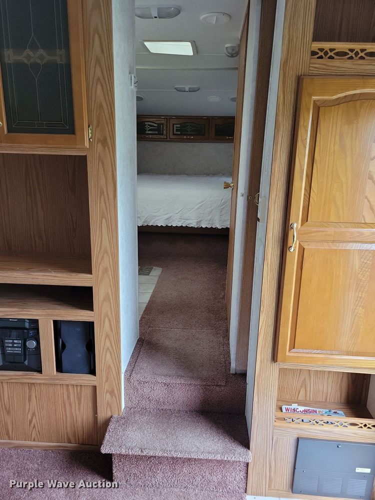 image for item JO9131 2004 Keystone Cougar  camper