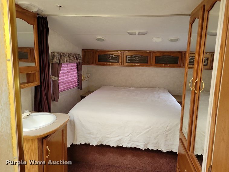 image for item JO9131 2004 Keystone Cougar  camper