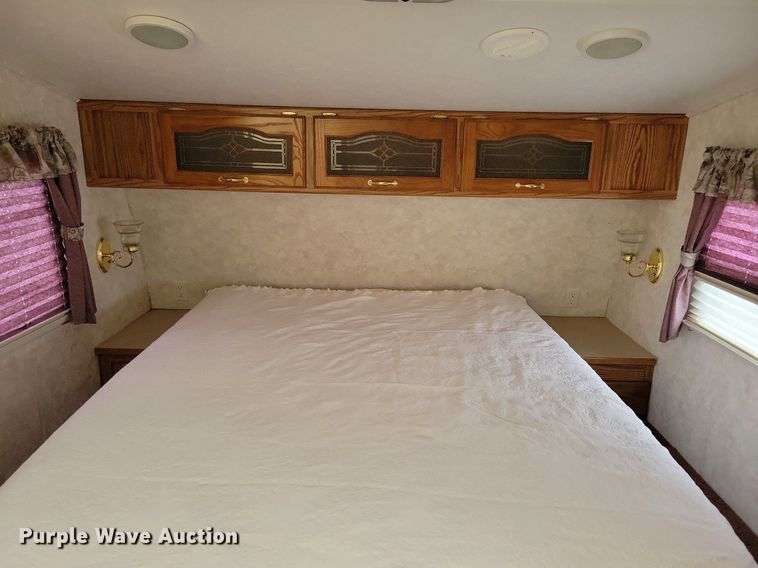 image for item JO9131 2004 Keystone Cougar  camper