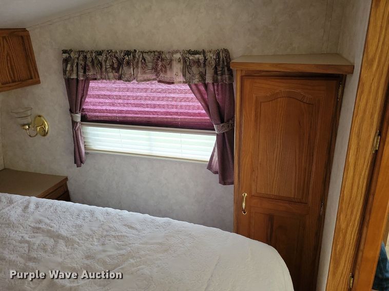 image for item JO9131 2004 Keystone Cougar  camper