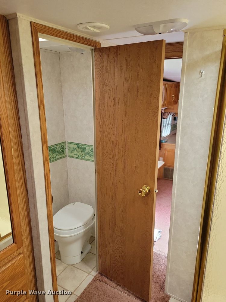 image for item JO9131 2004 Keystone Cougar  camper