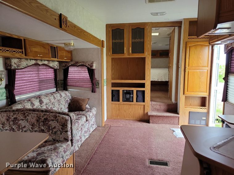 image for item JO9131 2004 Keystone Cougar  camper