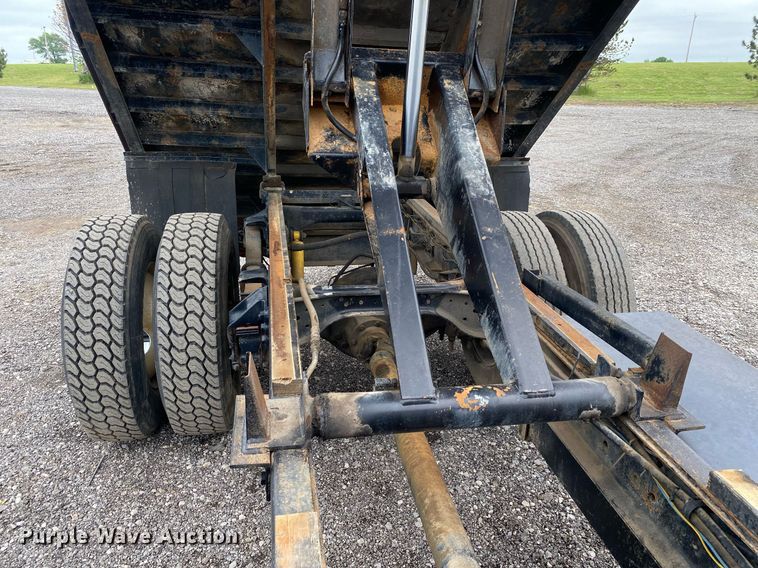 image for item KB9438 1998 Ford F800  dump flatbed truck