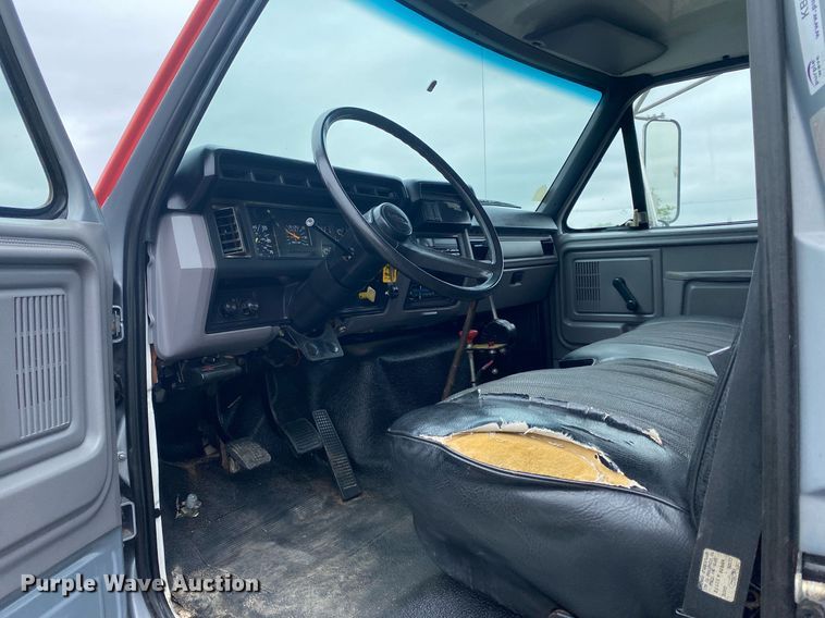 image for item KB9438 1998 Ford F800  dump flatbed truck