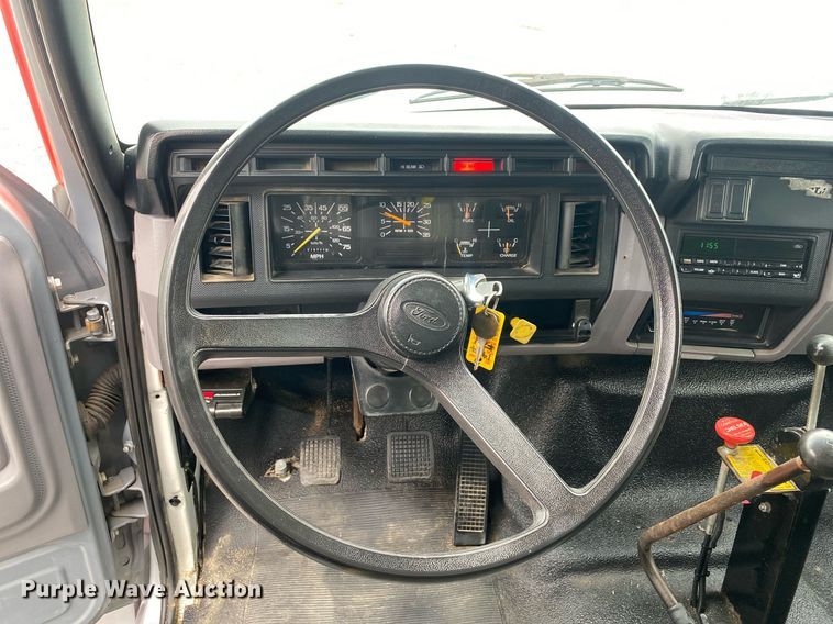 image for item KB9438 1998 Ford F800  dump flatbed truck