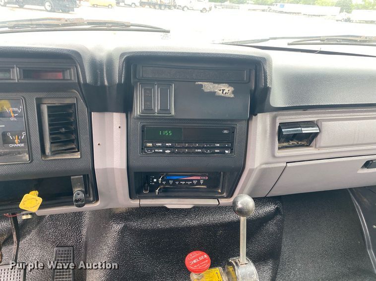 image for item KB9438 1998 Ford F800  dump flatbed truck