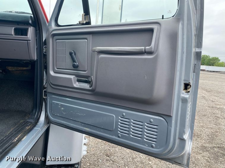 image for item KB9438 1998 Ford F800  dump flatbed truck