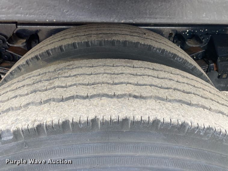 image for item KB9438 1998 Ford F800  dump flatbed truck