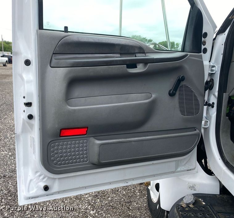 image for item KB9439 2008 Ford F650 Super Duty XLT  flatbed truck