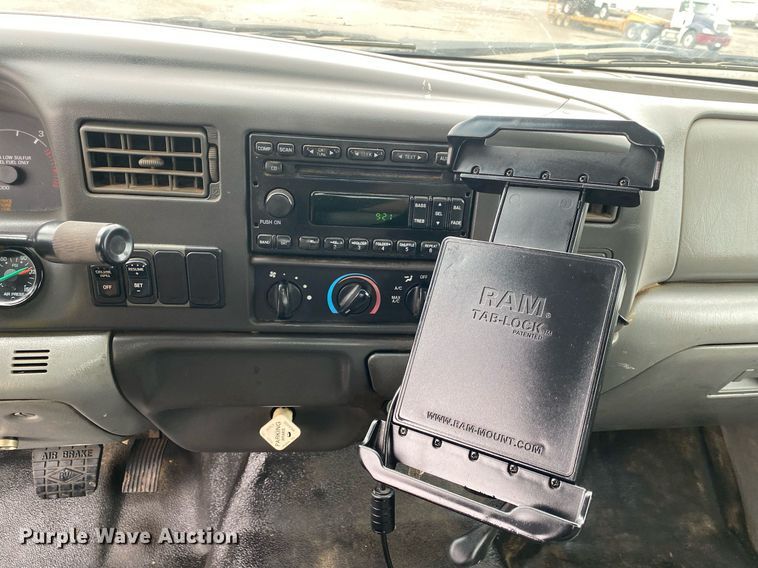 image for item KB9439 2008 Ford F650 Super Duty XLT  flatbed truck