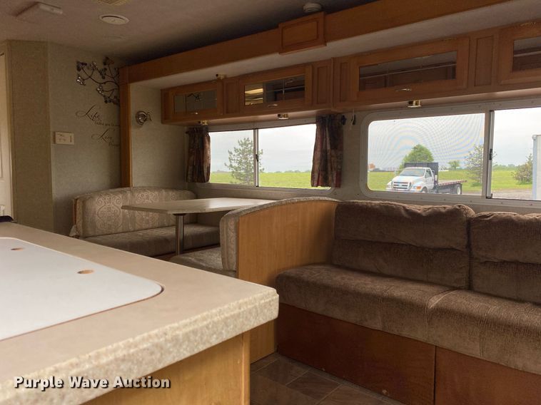 image for item KB9440 2003 Ford E450 Super Duty  RV