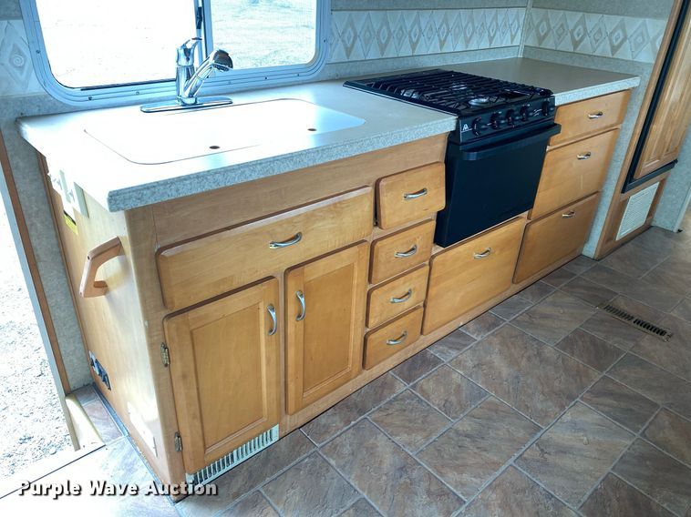 image for item KB9440 2003 Ford E450 Super Duty  RV